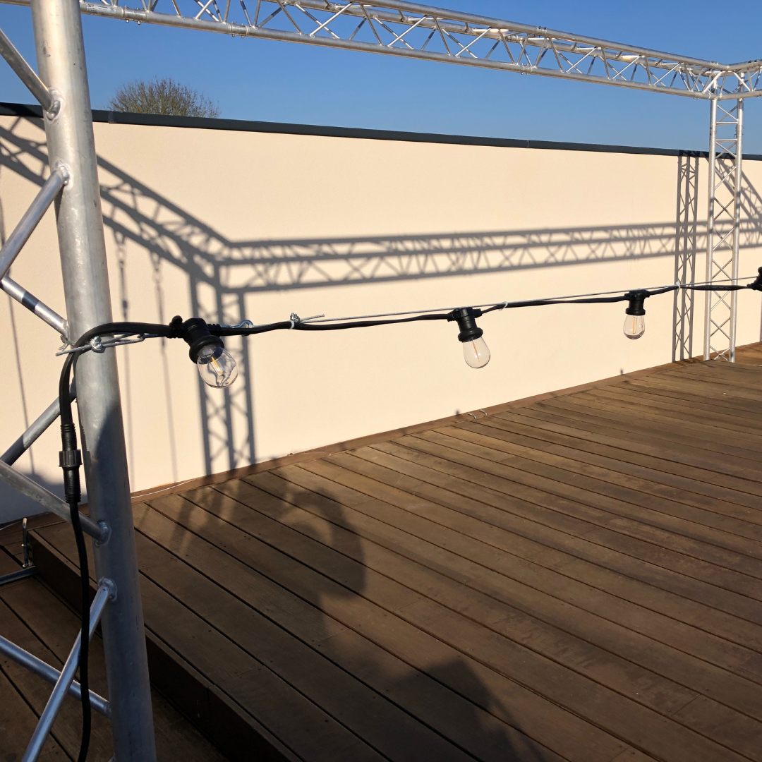 8. Installer la guirlande